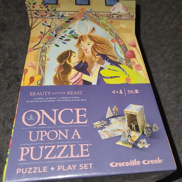 BNIB*** Beauty and the Beast Once Upon a Puzzle 36 Piece Puzzle + Playset - Picture 1 of 2